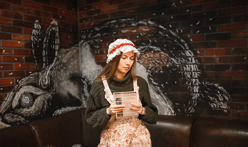 Выездные квесты на Международный женский день: организаторы проводят игру в школе Voronezh